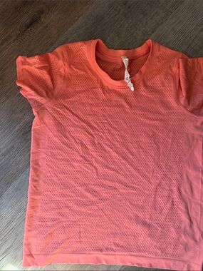 lululemon athletica Coral Perforated Crew Neck Top